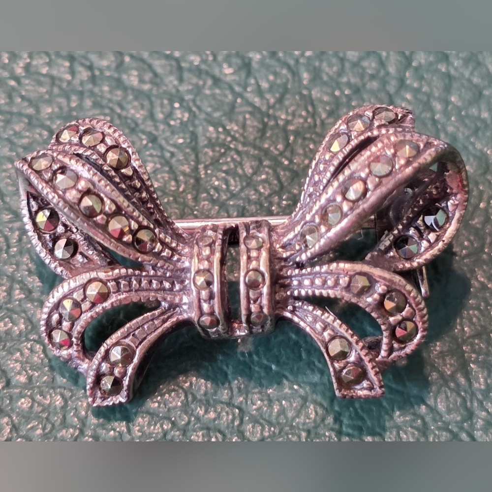Elegant Silver Marcasite Bow Brooch